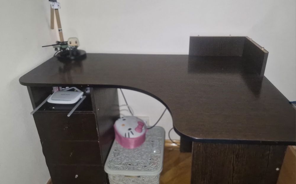 Стіл комп'ютерний