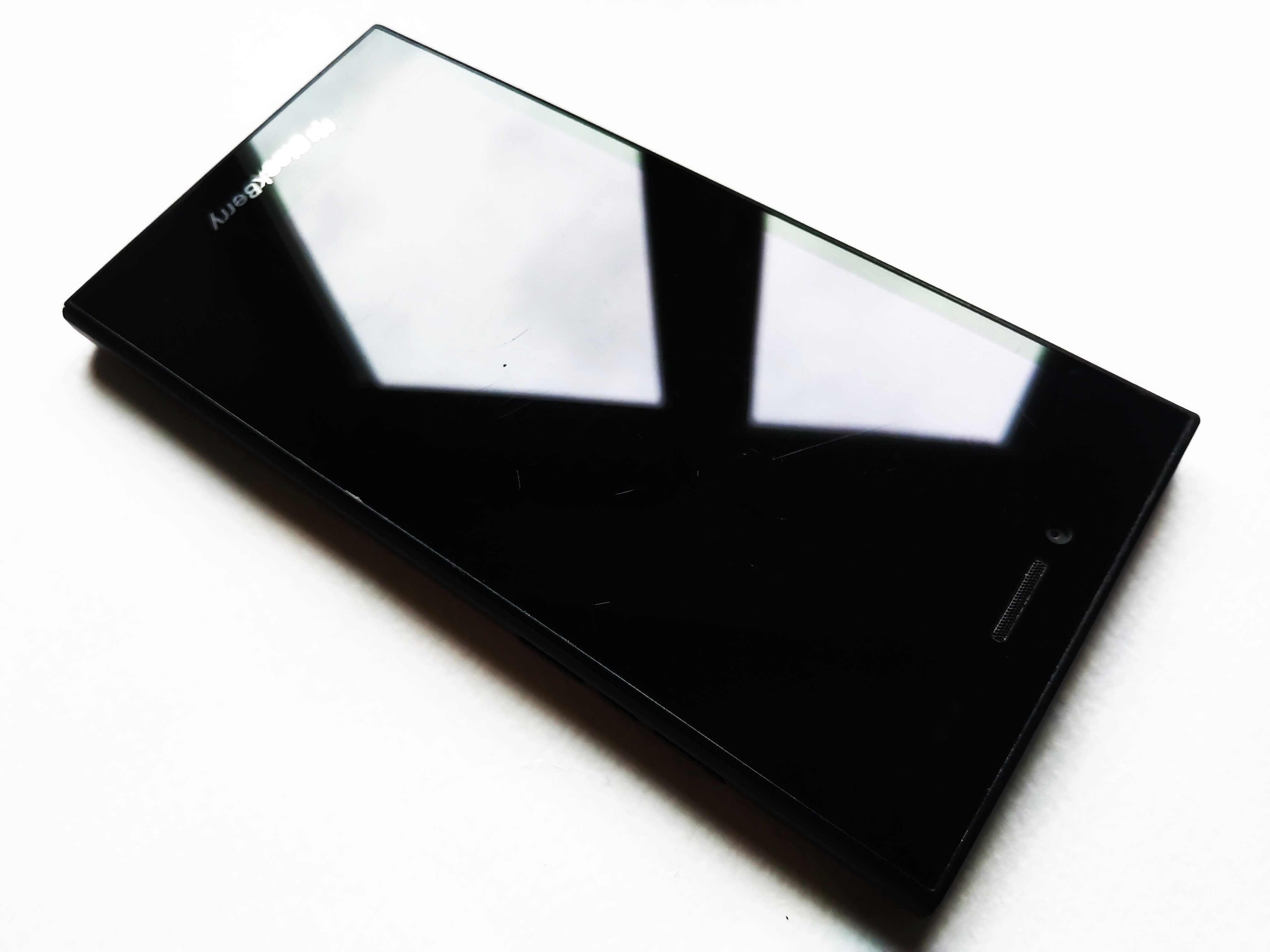 BlackBerry Leap смартфон