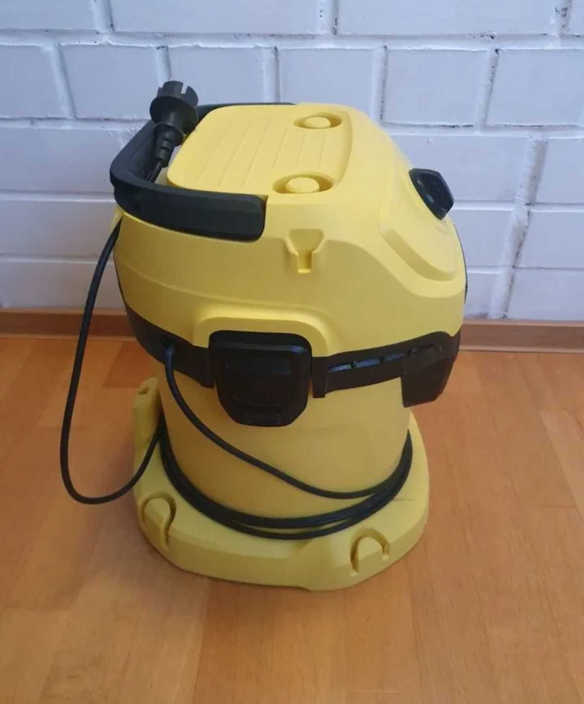 Мощный строительный пылесос Karcher wd3