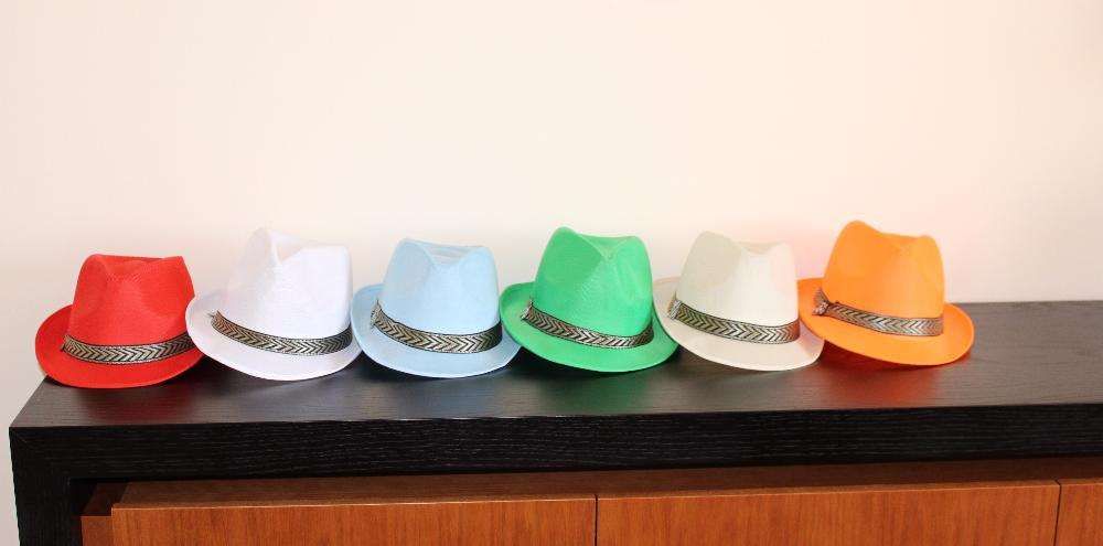 Chapéus de várias cores