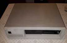 Stary zabytkowy komputer IBM XT 5160