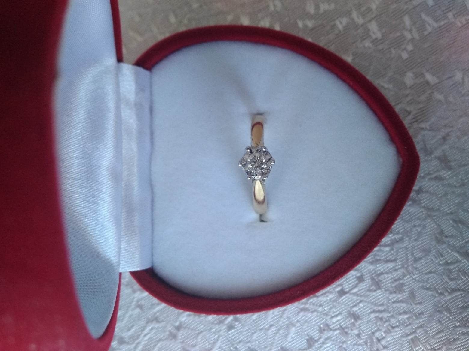 Pierścionek złoty 0,15ct