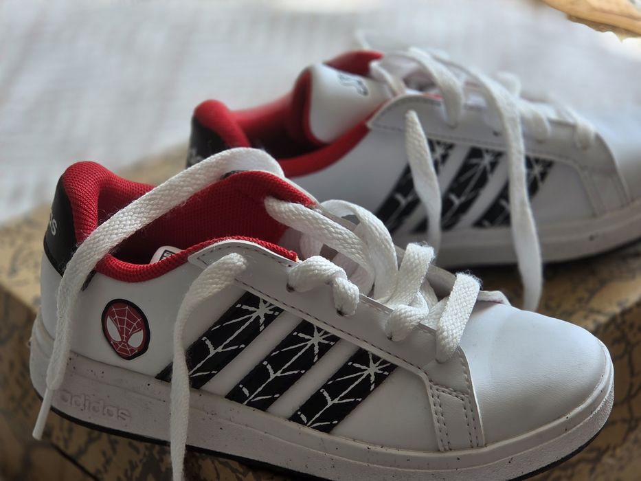 Продам детский кеды Adidas