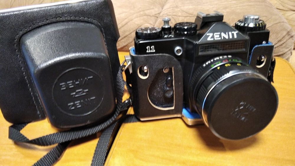 Продам плівковий фотоаппарат Зеніт с обєктивом Геліос-44м-4.