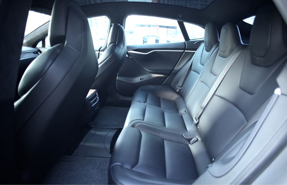 Tesla S 75D pnevmo 8 міс. 17рік
