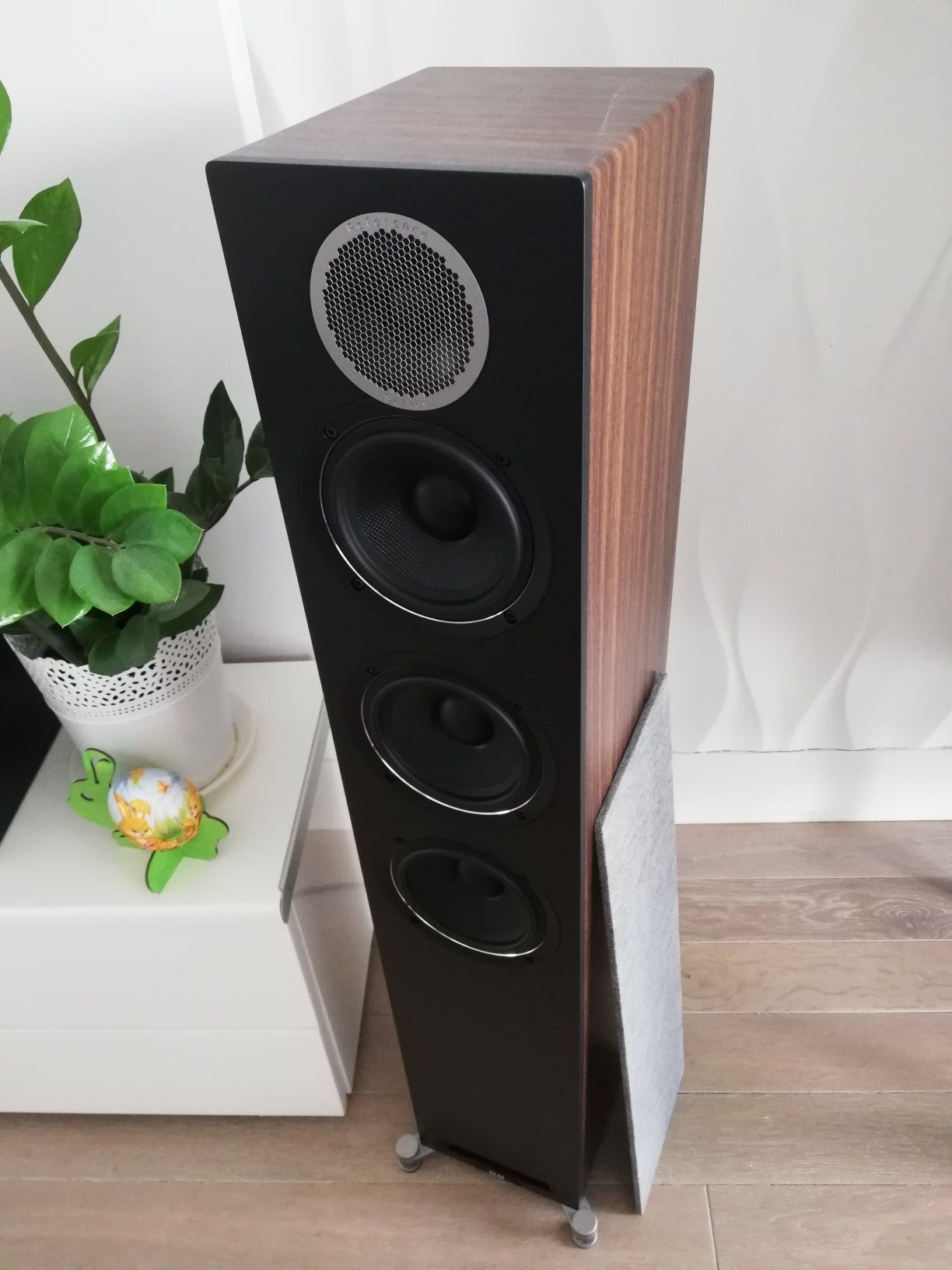 Elac debut reference