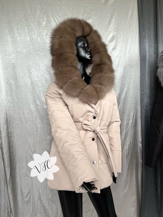 Пуховик зимовий бежевий з натуральним хутром песця. Розміри з 42 до 54