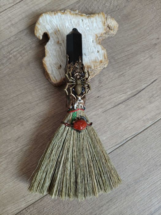 Защитный оберег-веник (ведьмина метла) с обсидианом