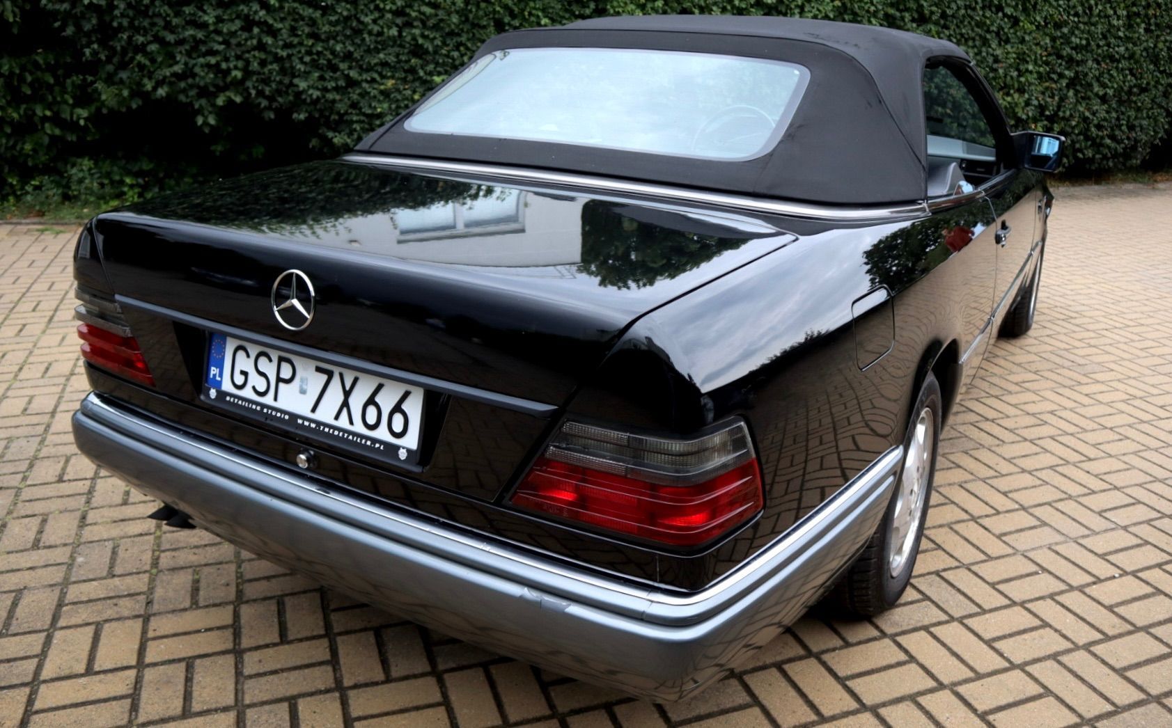 Mercedes-Benz W124 (1984-1993) Na sprzedaż: Mercedes Benz W124 Cabrio z bardzo małym przebiegiem!!!