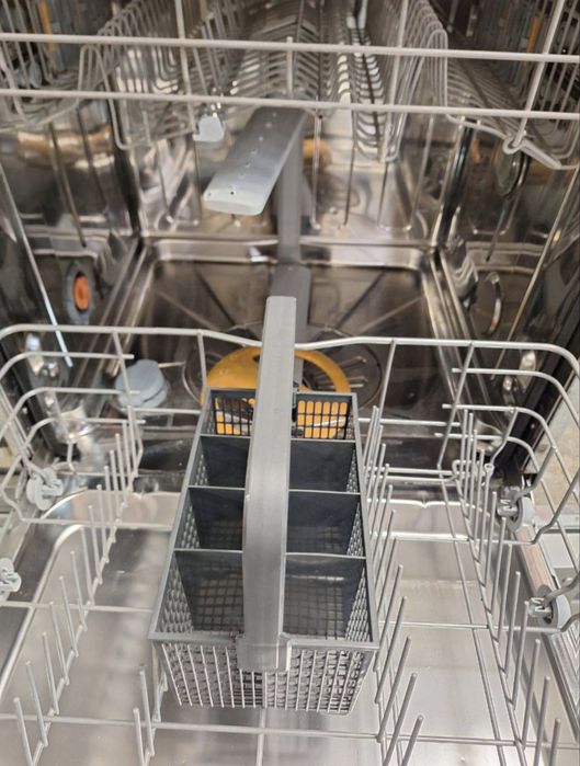 Посудомийка Electrolux 60см