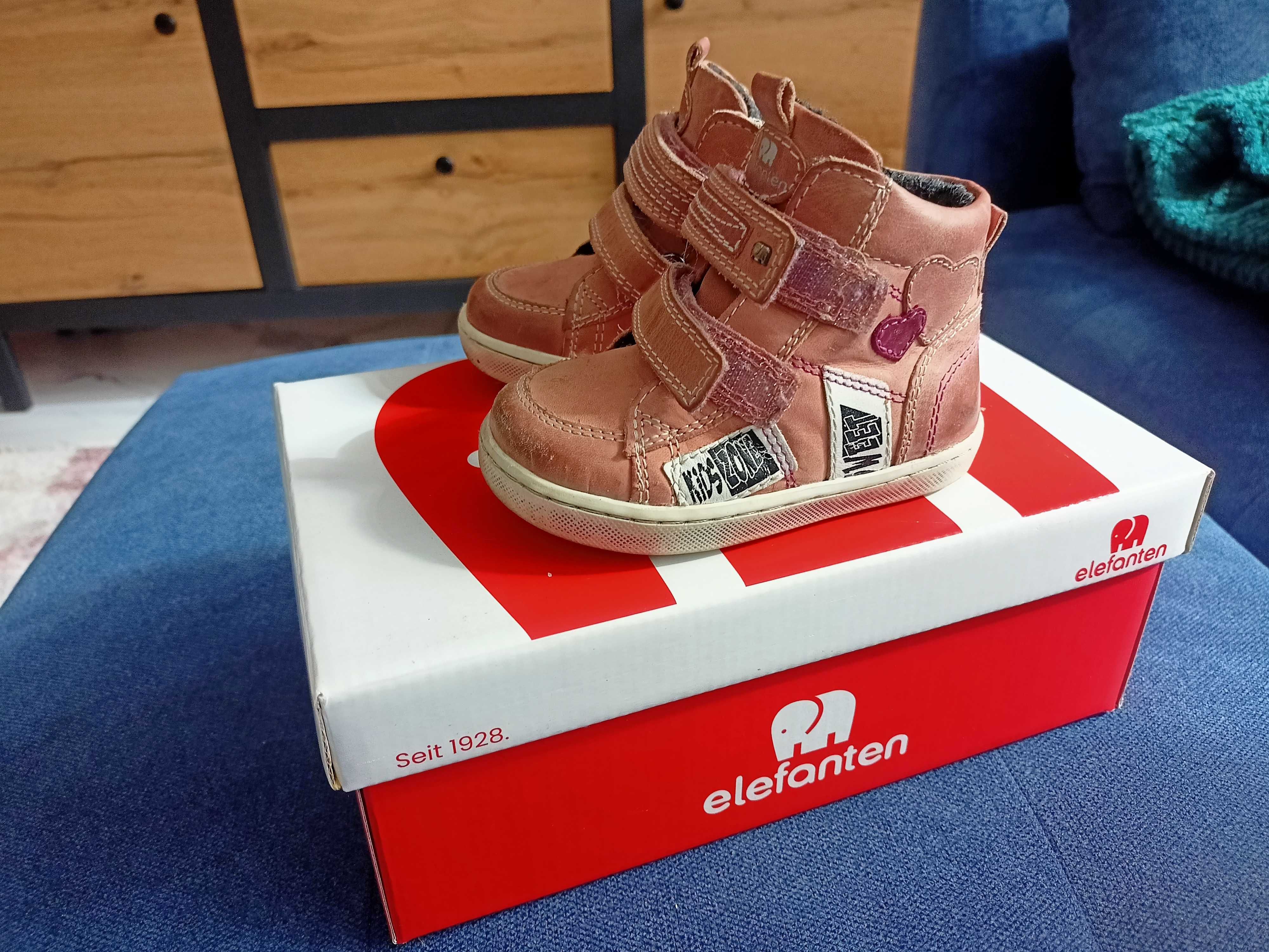 Buty dla dziewczynki trzy pary r. 20