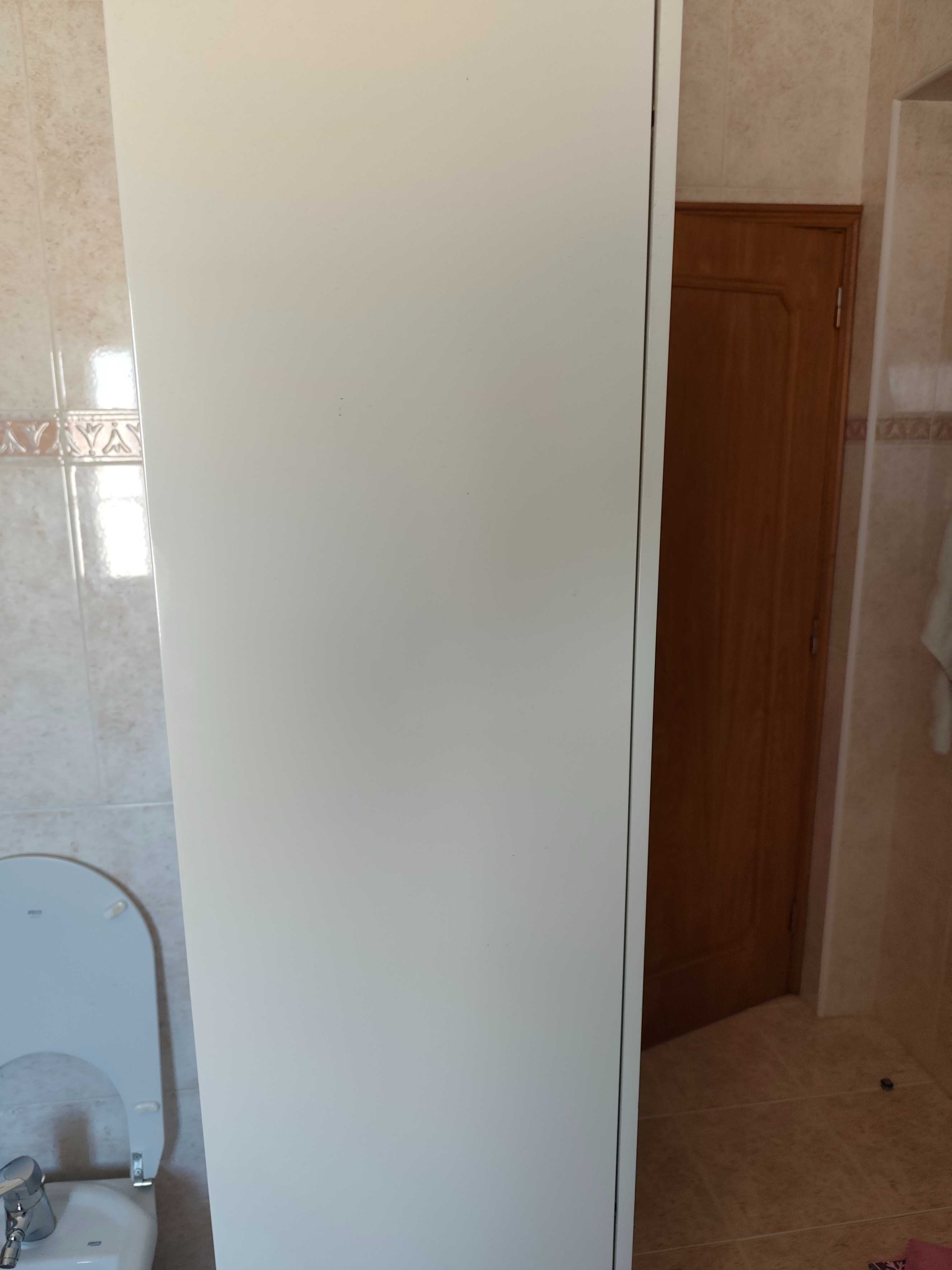 Móvel Vertical branco de WC