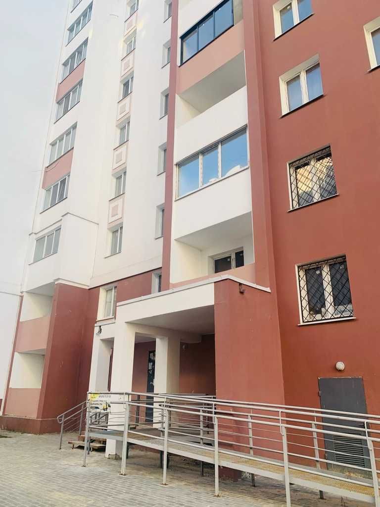 Продам двухкомнатную ЖК Птичка