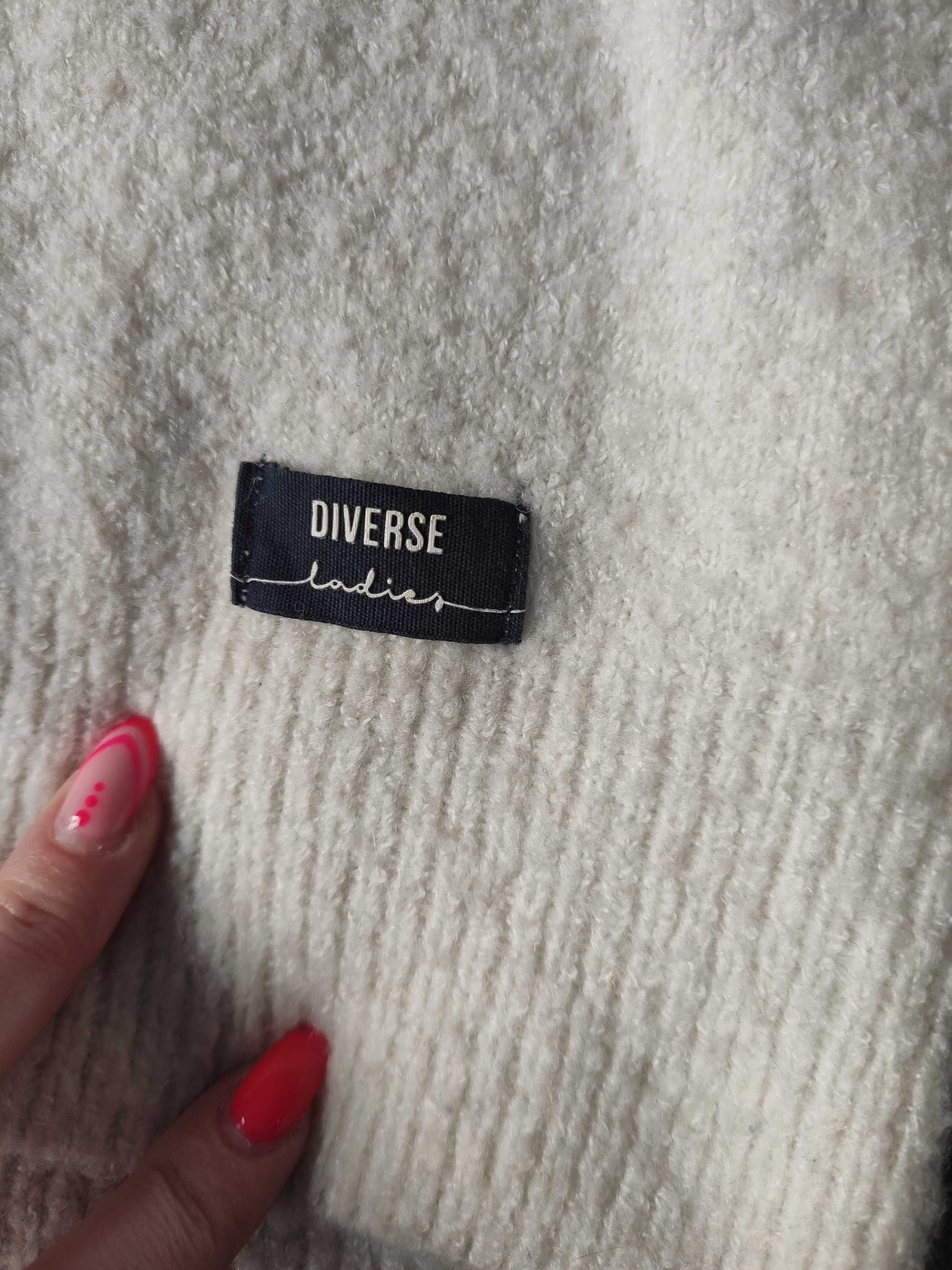 Swetry damskie Diverse  oversize