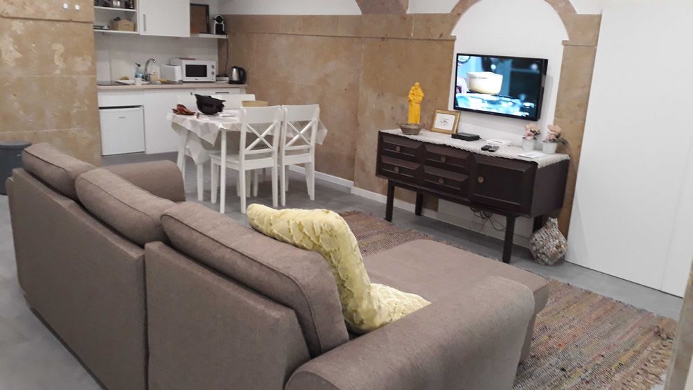 QUARTO CASAL. Metro Baixa Chiado. Centro Lisboa. Ler texto.