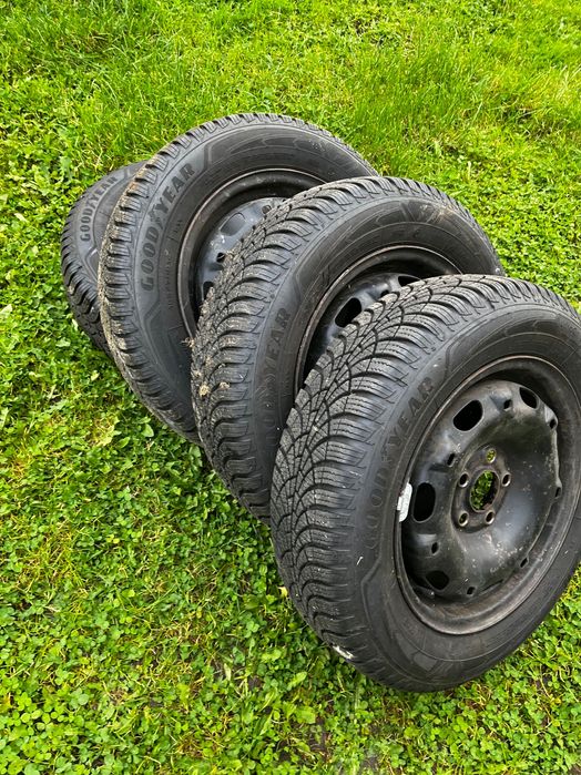 Opony zimowe Good Year Ultra grup 165/70R14 na felgach  do VW polo