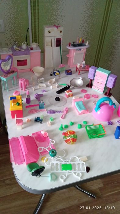 Детская кухня с принадлежностями, умывальник, аппаратура  из СССР.