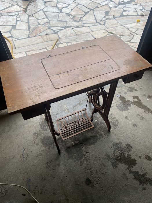 Máquina cozer Singer com móvel