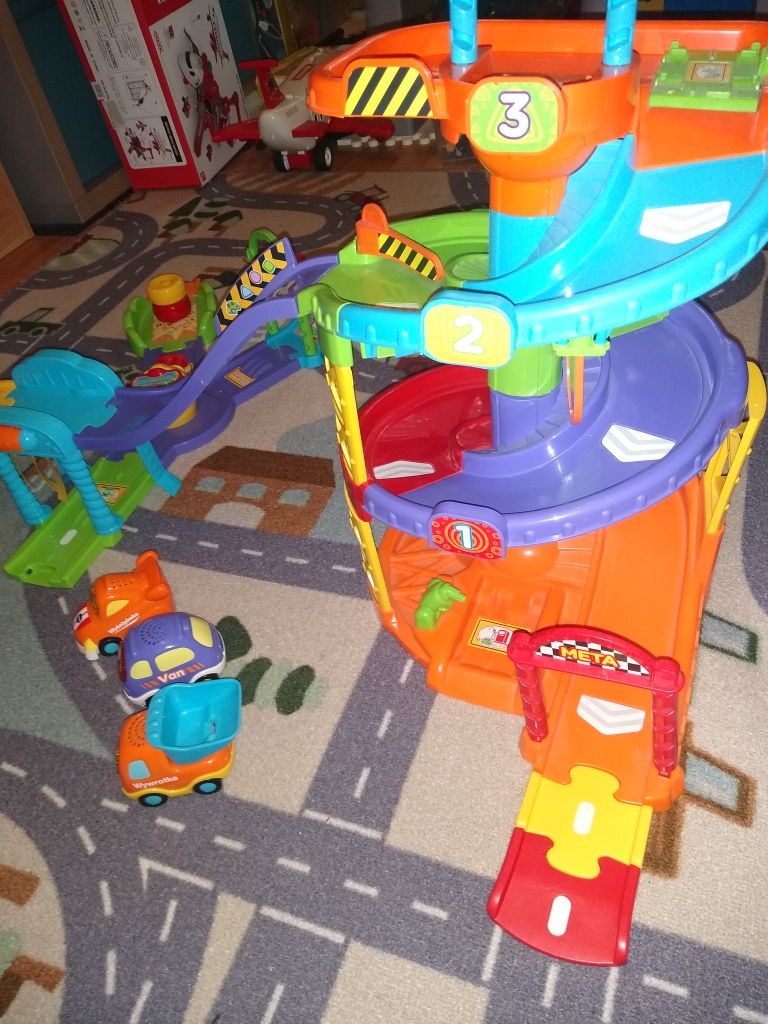 Wieża parkingowa Vtech Baby Tut tut plus dodatkowe elementy