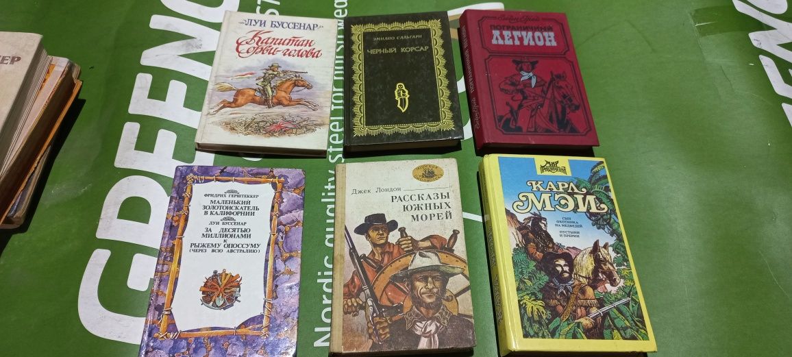 Художня література, в наявності ~90книг. Ціна від 10 до 15 грн / шт