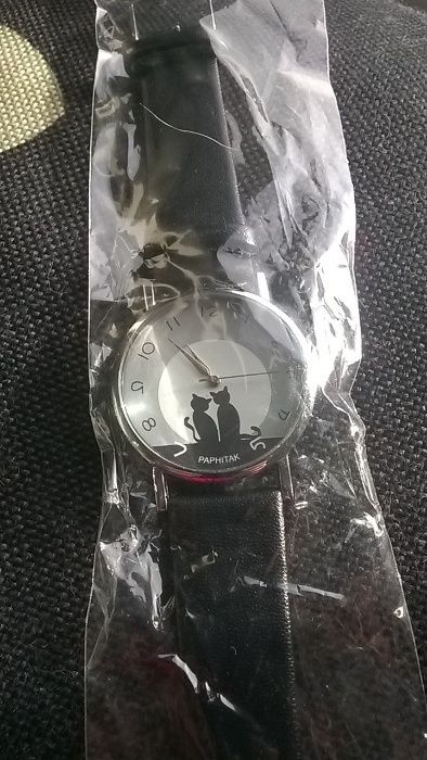Relógio de pulso, novo com gatos a bom preço!