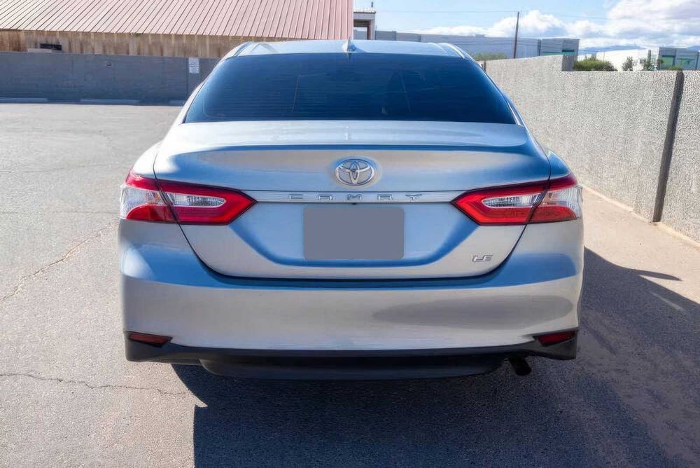 Toyota Camry LE      2020