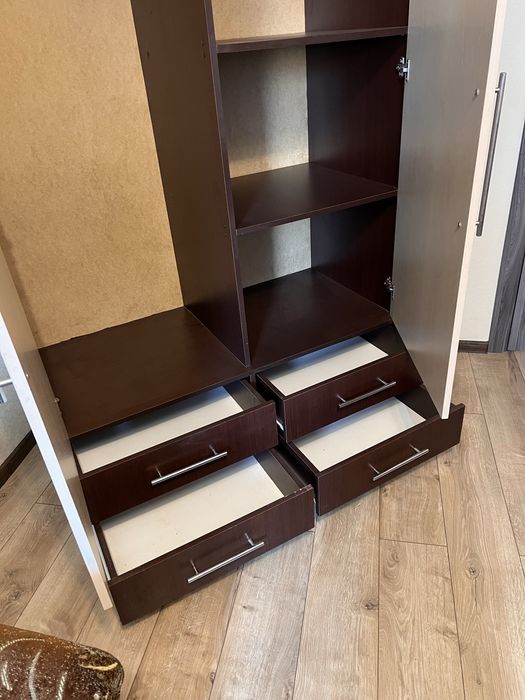 Продам Шкаф 120х56х240