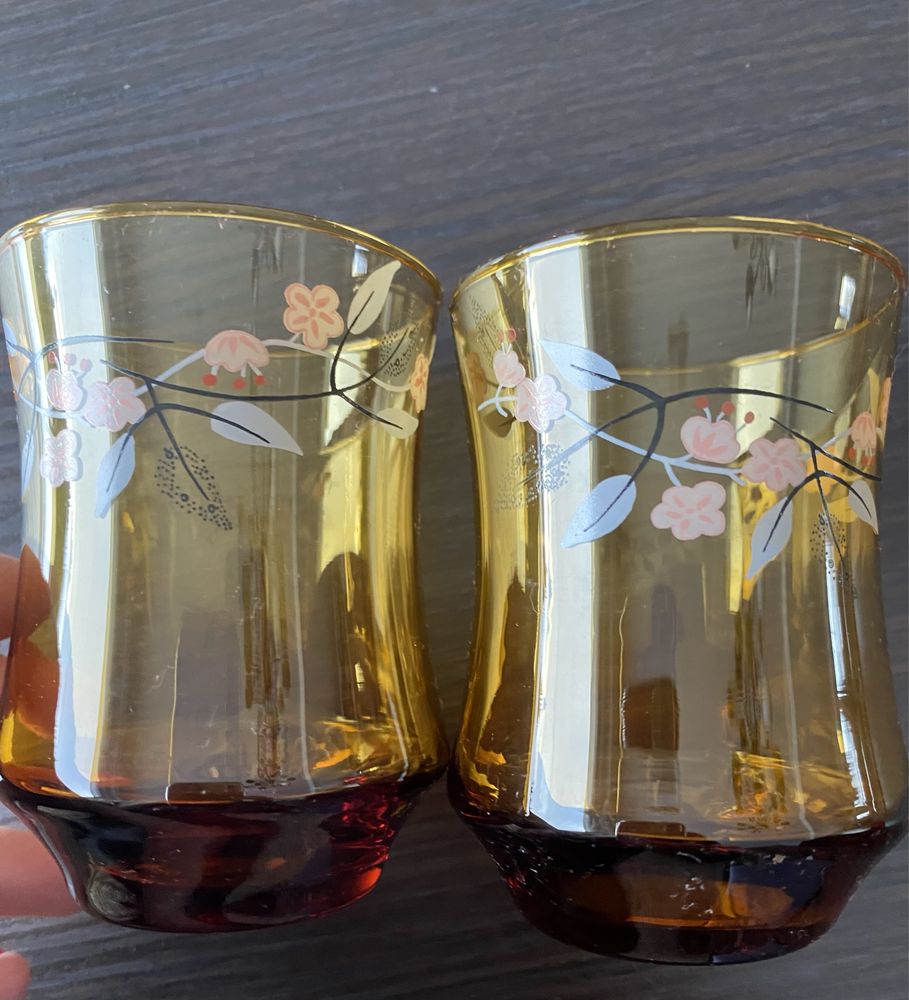 Dwie małe szklaneczki szkło miodowe vintage PRL
