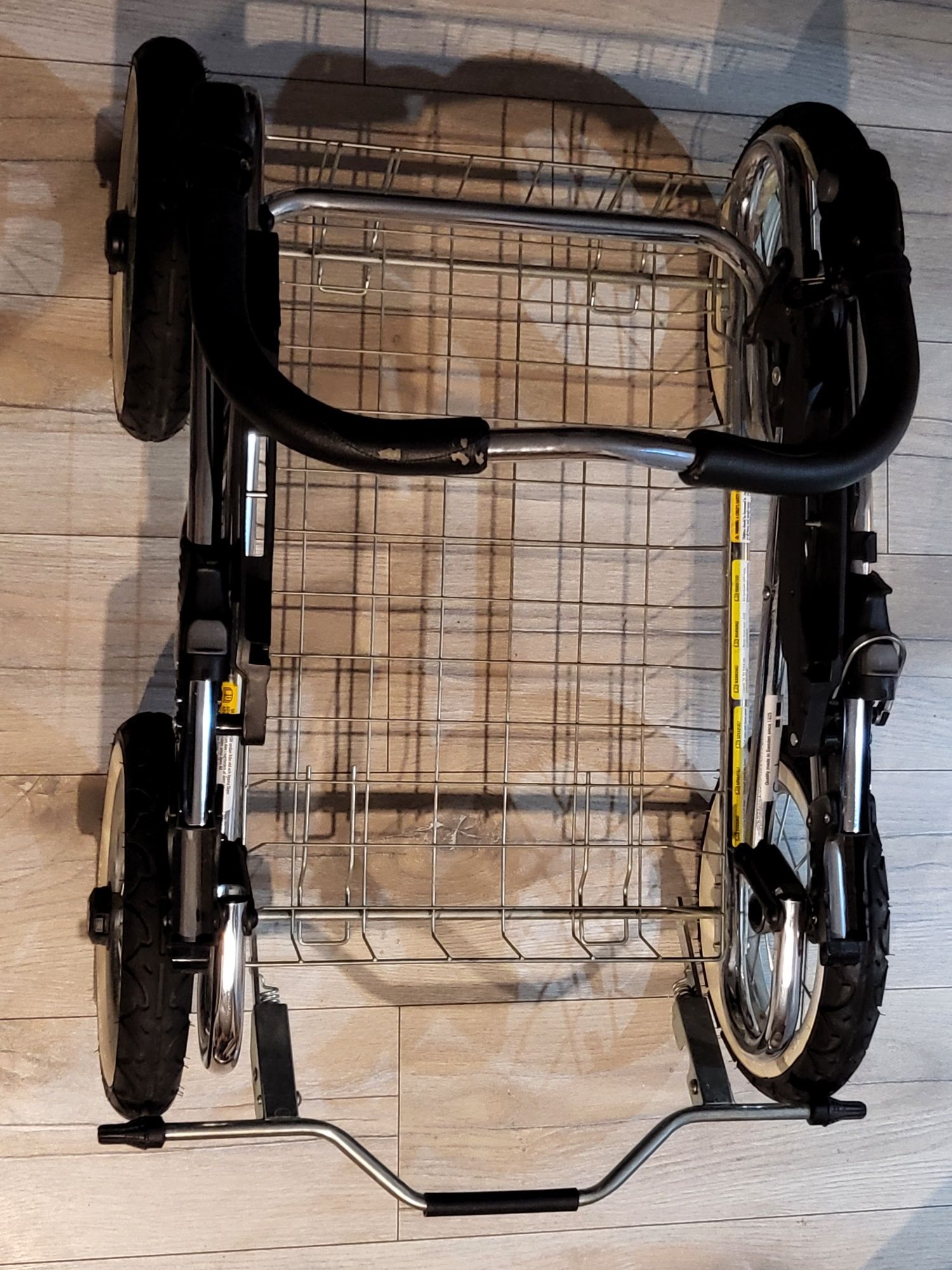 Wielofunkcyjny wózek w uniwersalnym kolorze beżowym  firmy Emmaljunga
