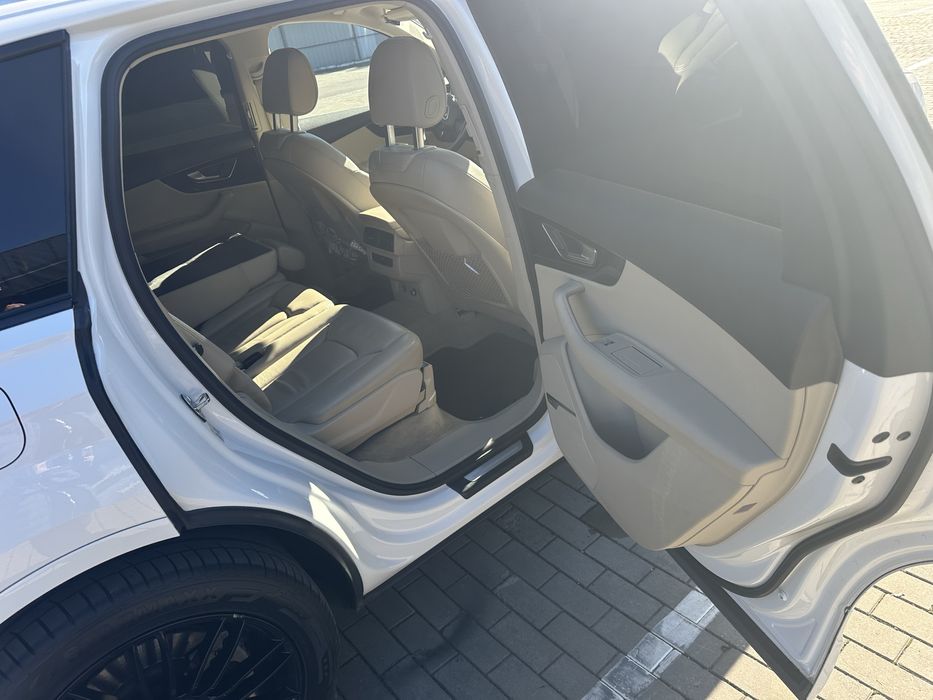 Продам AUDI Q7 2018