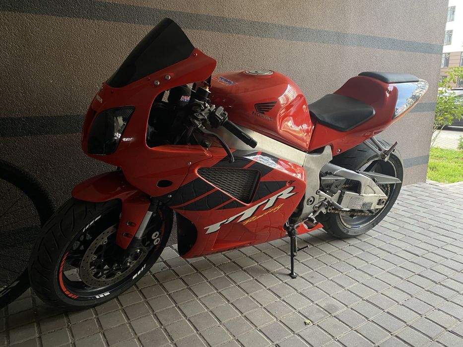 Honda vtr1000 sp2.   RC51