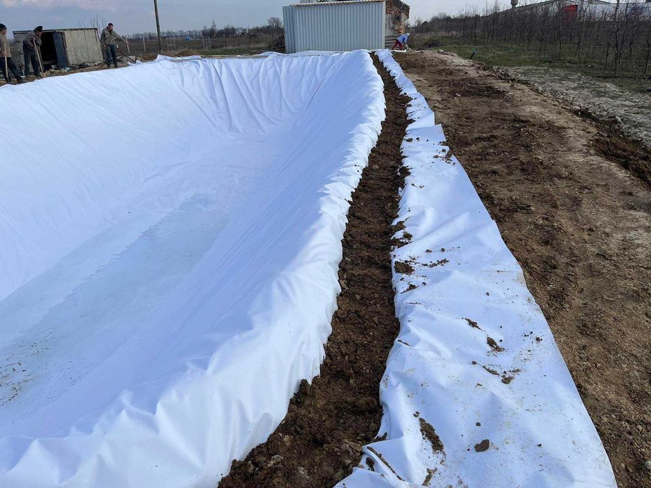 Плівка для гідроізоляції озера ставка чи іншої водойми