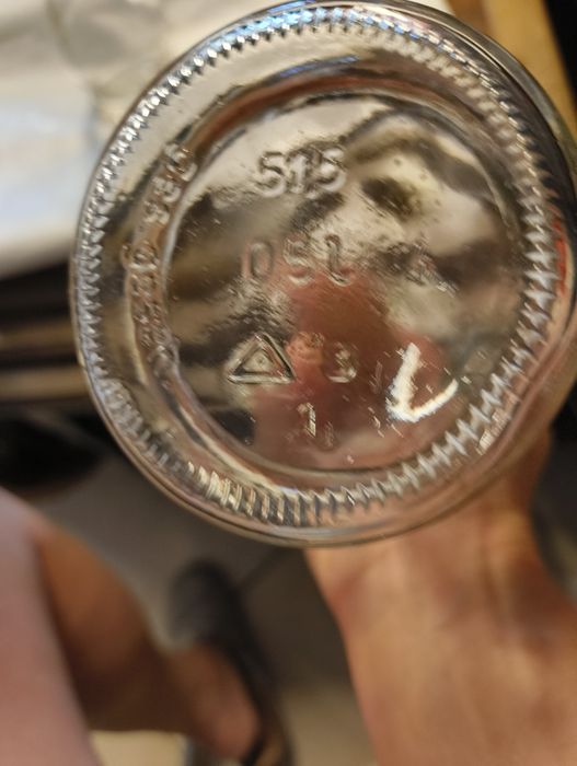 Dwie ozdobne karafki