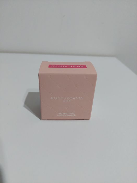 Pink is my dark side różowy puder pod oko Konturovnia
