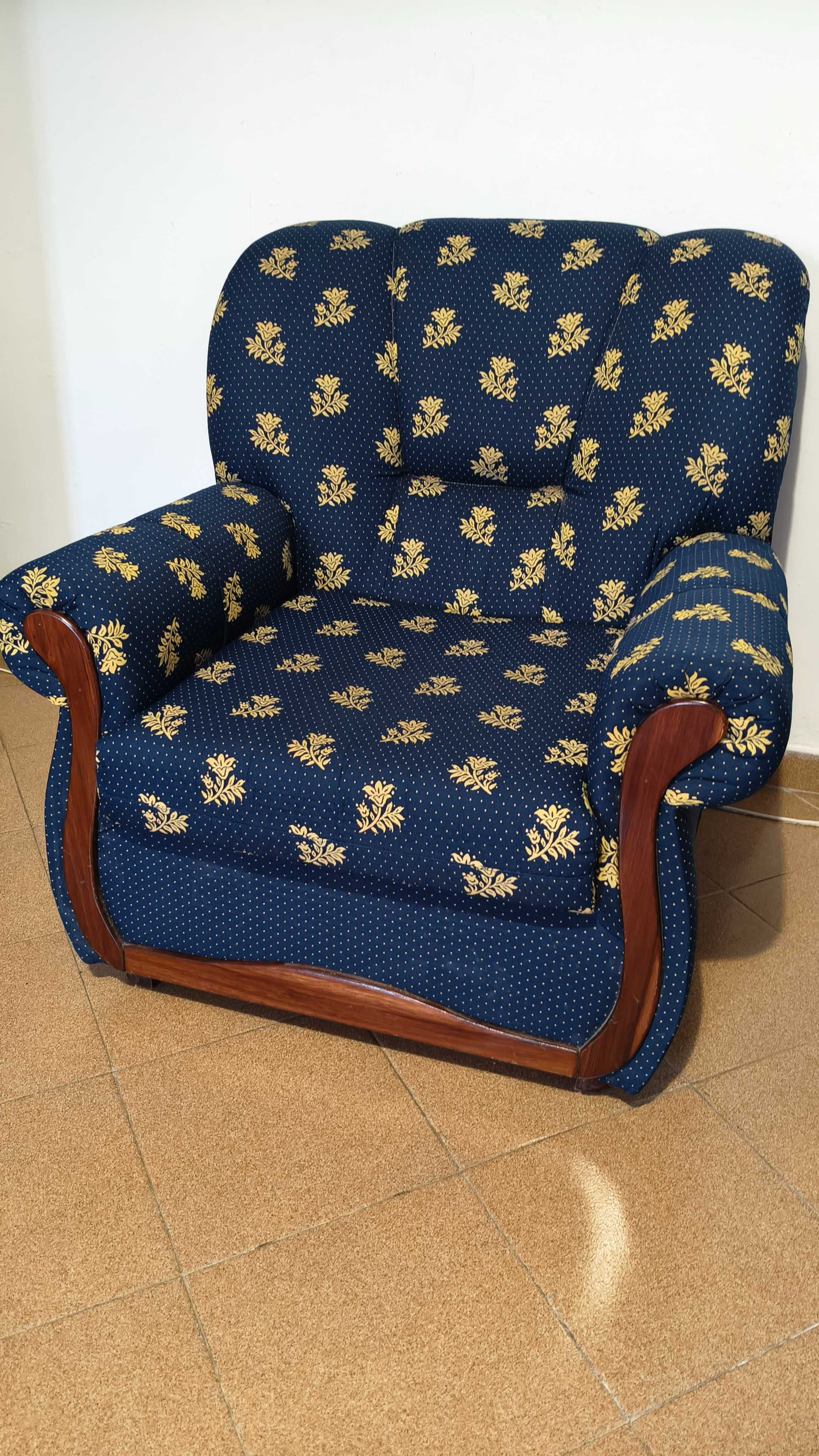 Vende-se conjunto de sofás