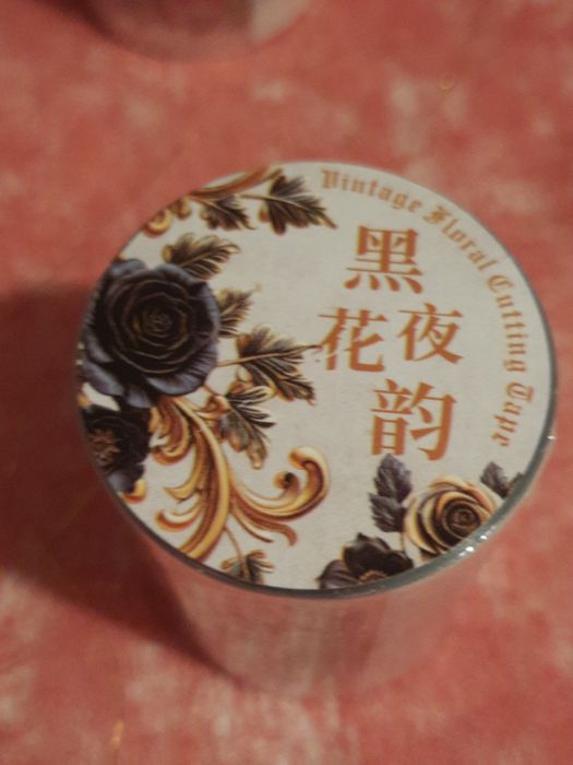 Rolos fita washi, florais e arabescos, talha dourada.