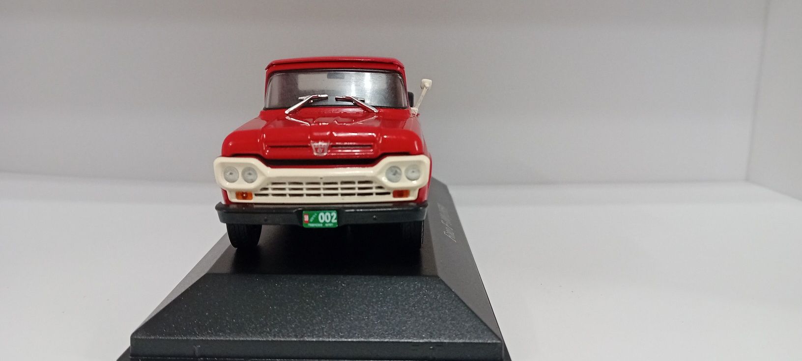 1/43 Ford F100        novo