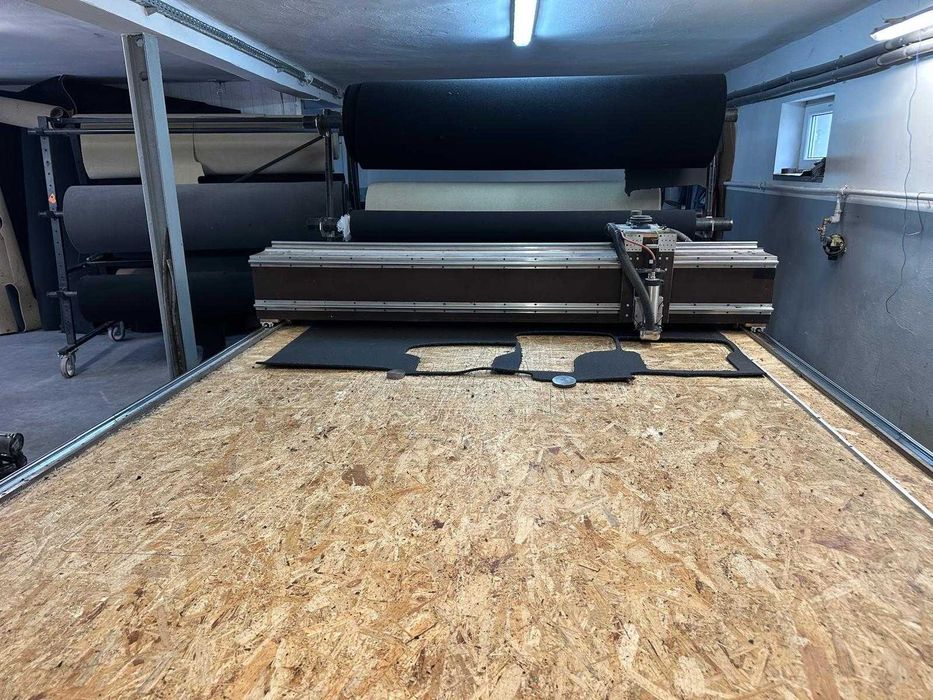 Linia produkcyjna welurowych dywaników samochodowych Maszyny Materiał