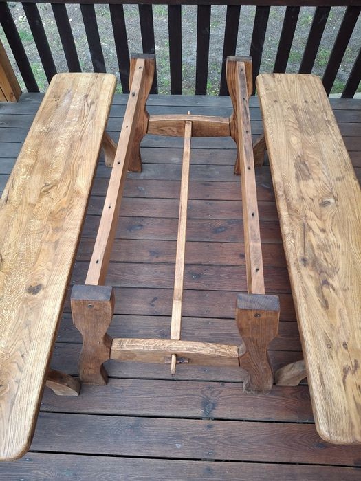 Dwie ławki i konstrukcja pod stół dąb