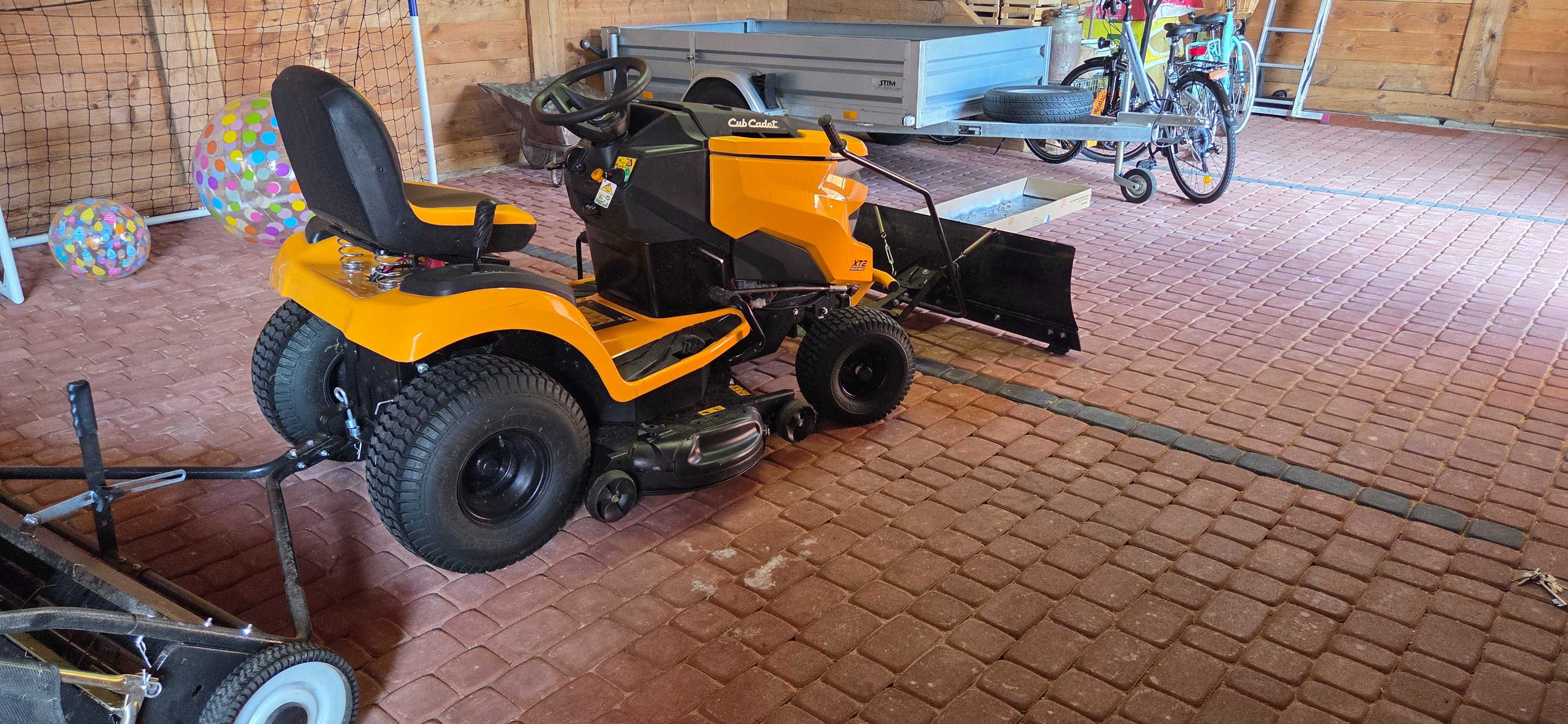 Traktorek ogrodowy Cub Cadet XT2 QS117+pług+przyczepka+łańcuchy nakoła