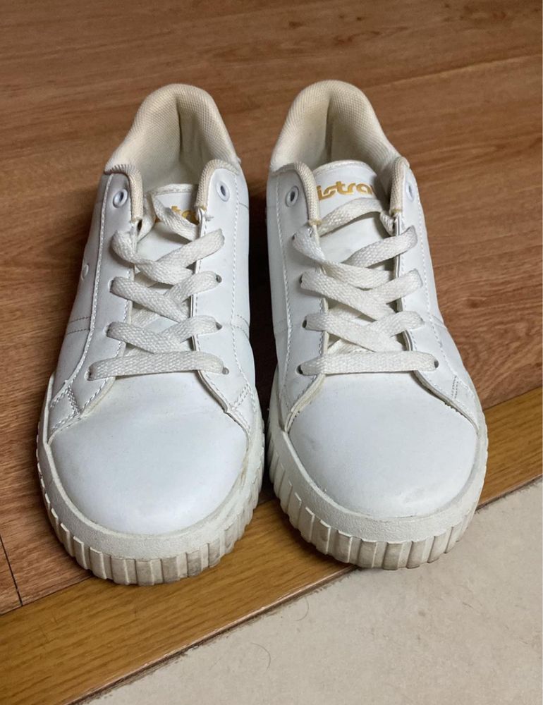 Tênis branco mistral novos