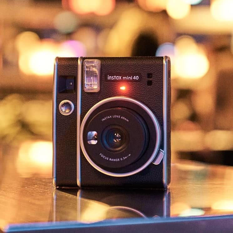 Elegancki Instax Mini w stylu retro! Stwórz niezapomniane wspomnienia