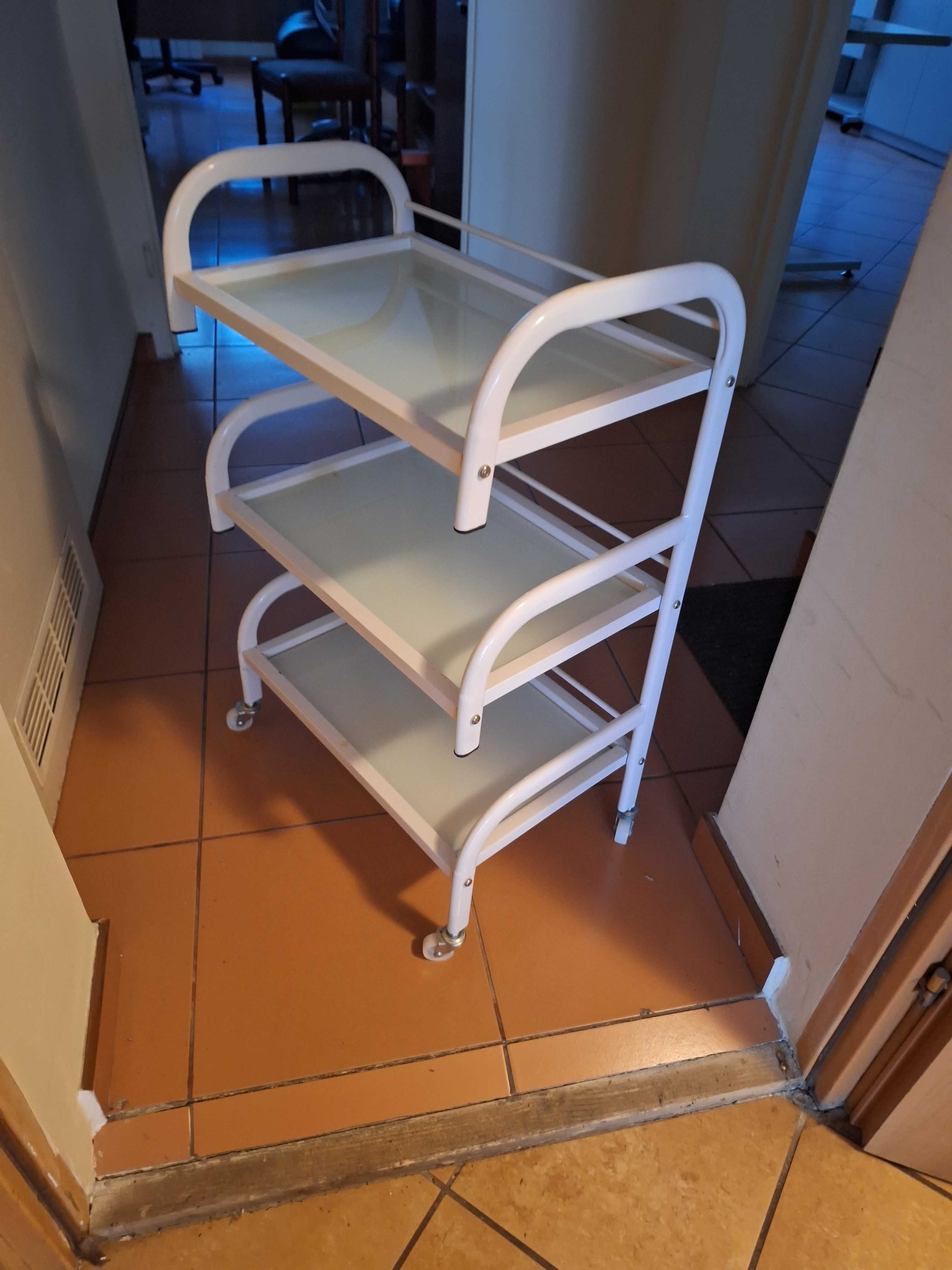 Likwidator sprzeda półki kosmetyczne