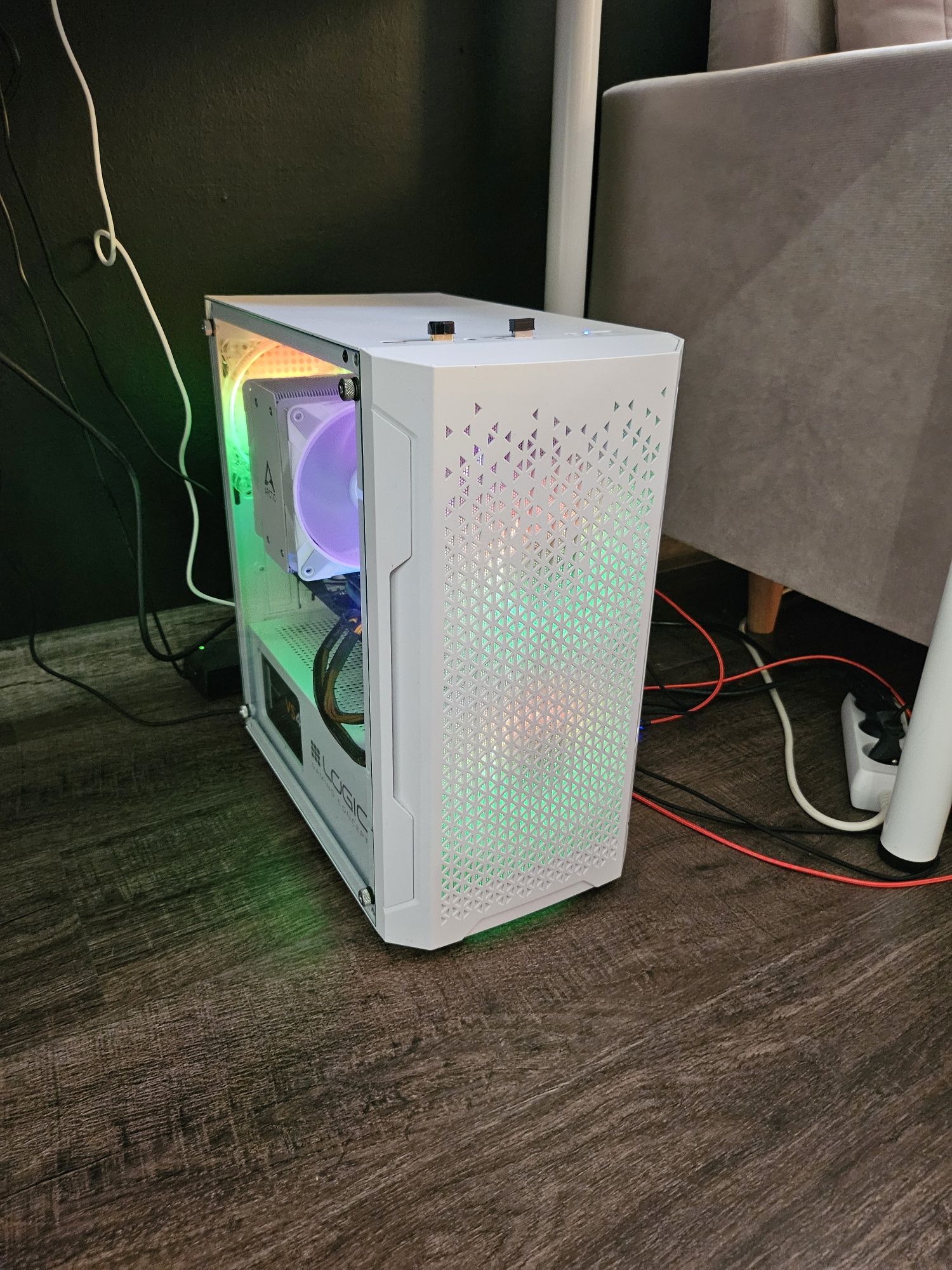 Komputer stacjonarny Ryzen 5 2600x, 16GB DDR4, DYSK 1,8TB, RX580 8GB