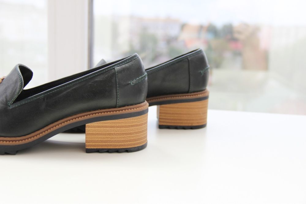 Шкіряні туфлі лофери Clarks