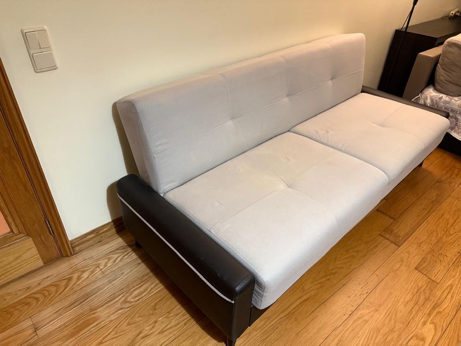 Sofá-Cama com Arrumacão ( com algumas marcas de uso )