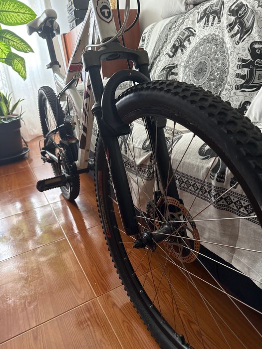 Vendo bicicleta BTT de 26”,