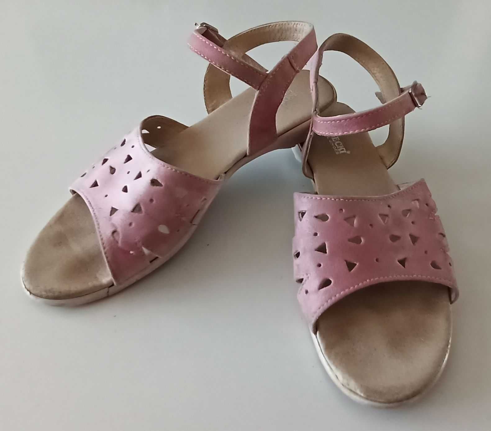 eleganckie skórzane sandały różowe Kornecki rozmiar 36