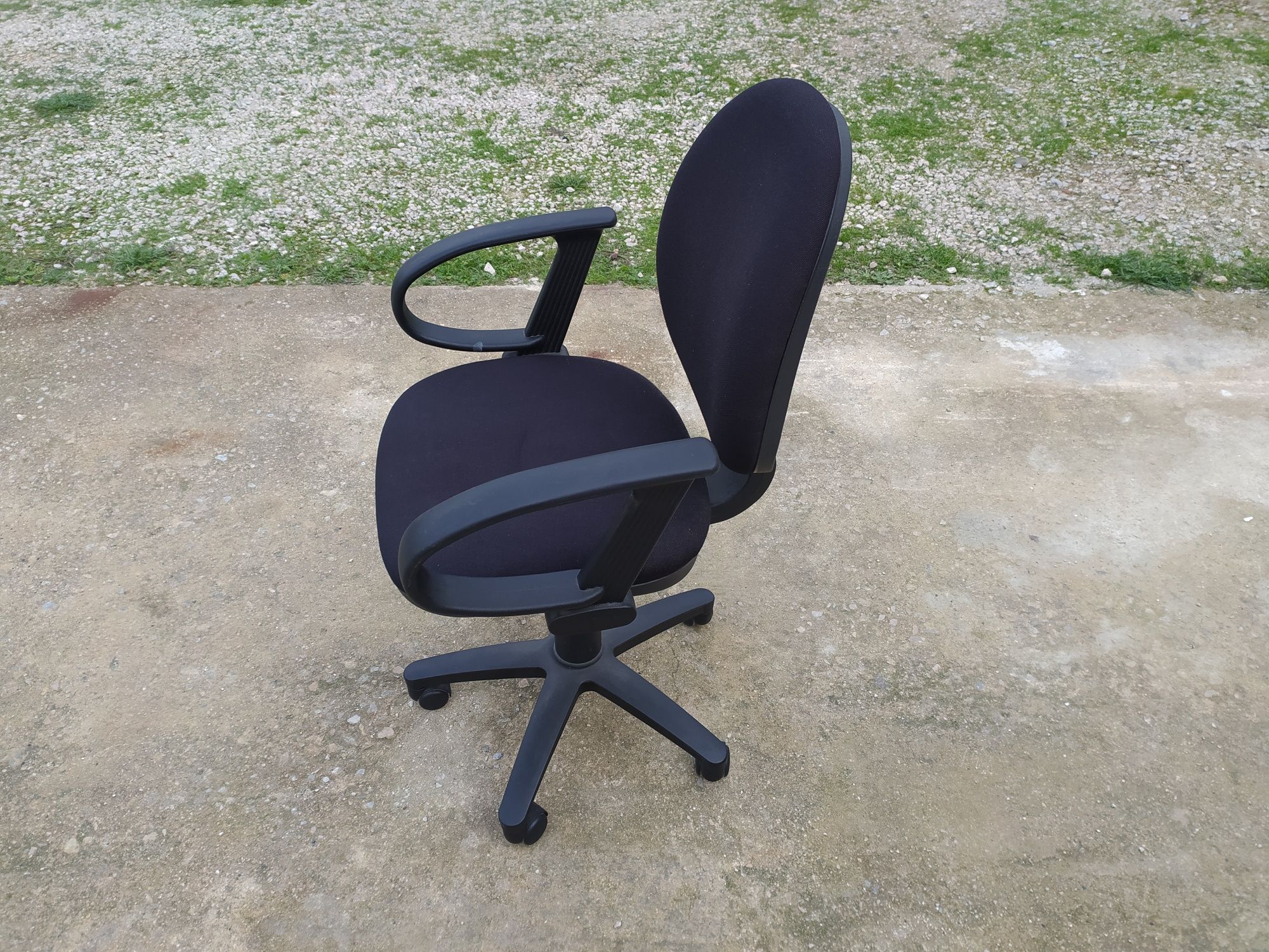 Cadeira de escritório com entrega