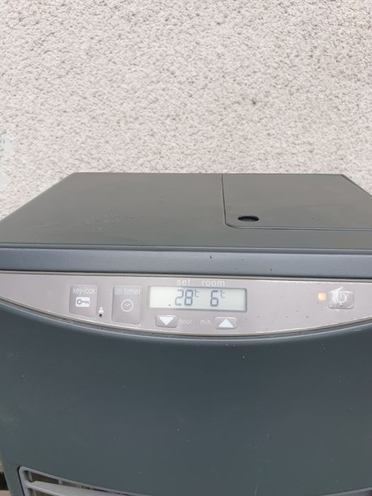 Piecyk na naftę z elektronicznym wyświetlaczem